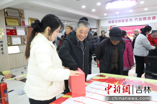 ���񅢼ӻ��(d��ng)�F(xi��n)��(ch��ng)�� ��ʯ��ί������/���D