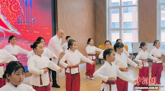 �����݆Tʷ����(qu��n)���ڽoС�W(xu��)�������n����ʯ���� �z