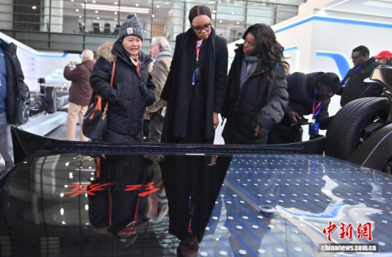 12��16�գ������L(zh��ng)��������F(tu��n)�ɆT���Ї�(gu��)һ�����^�������� �z