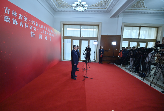 1��26���������f(xi��)����ʡ��ʮ����ί�T��(hu��)���ĴΕ�(hu��)�hί�Tͨ���������۝�(��һ)�ش�ӛ���ᆖ(w��n)�� ���� �z