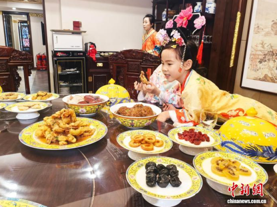 2��5��������ʡ�����У������M����Сʳ��Ʒ�L���M��˴��롱����������ӛ�� ʯ���� �z