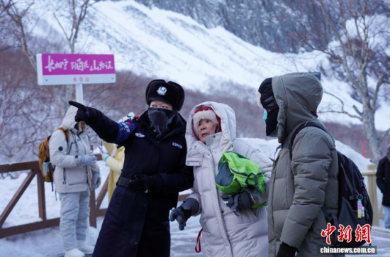 ���軨Ů�Ӿ���(w��)�(du��)���ڜ�Ȫ�V��(ch��ng)���ο�ָ�����[·�������w�� �z