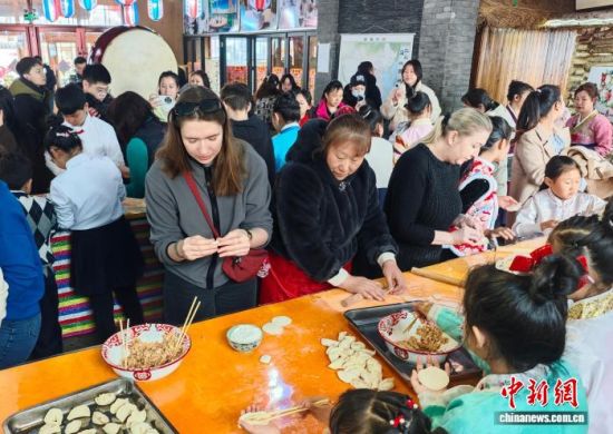 3��8�������ְ��D�����_˹�ο��w�(y��n)��������w���� �z