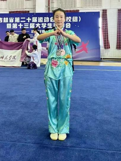 李源源同學(xué)斬獲1銀1銅 李源源同學(xué)斬獲1銀1銅